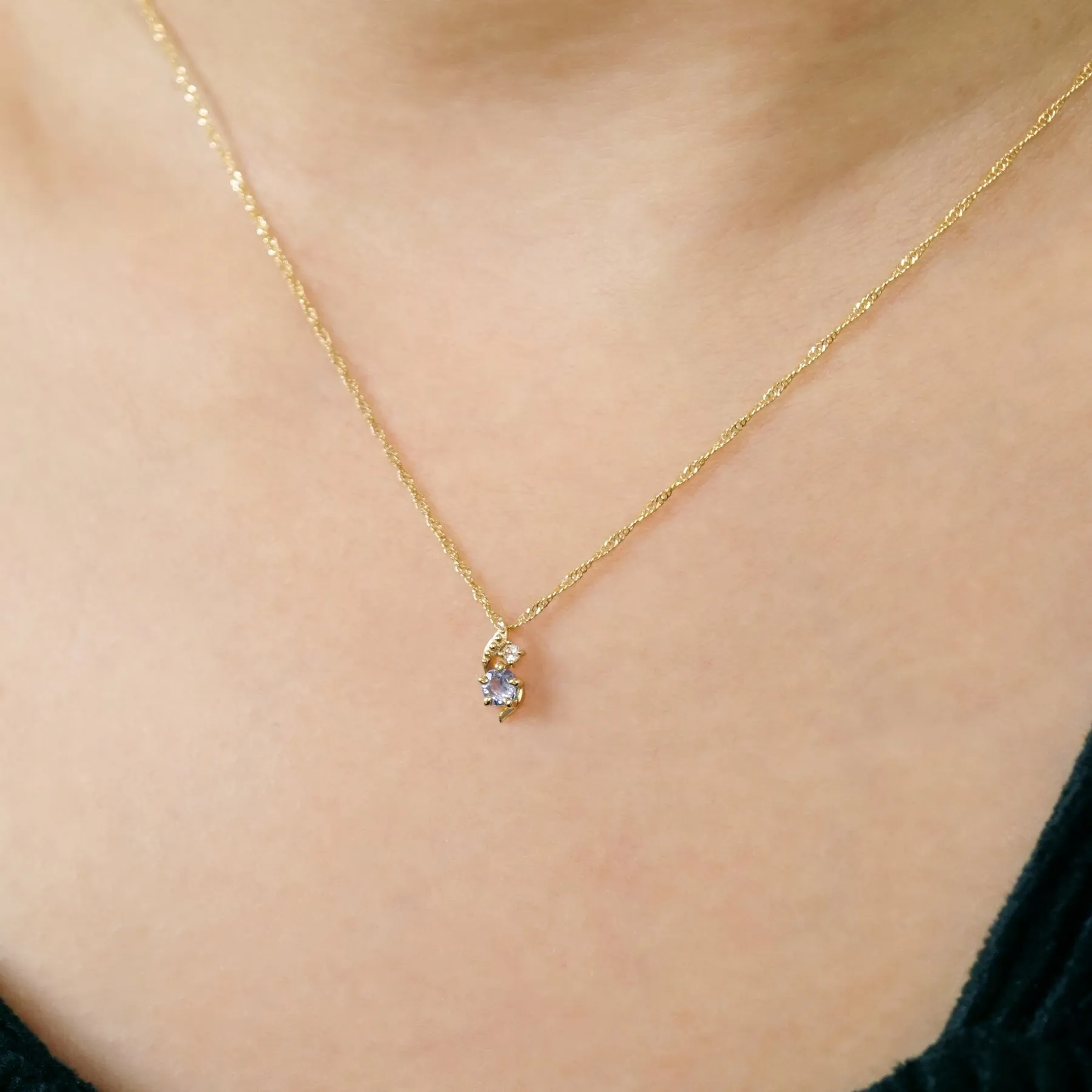 10K Tanzanite Comet Necklace (Yellow Gold)