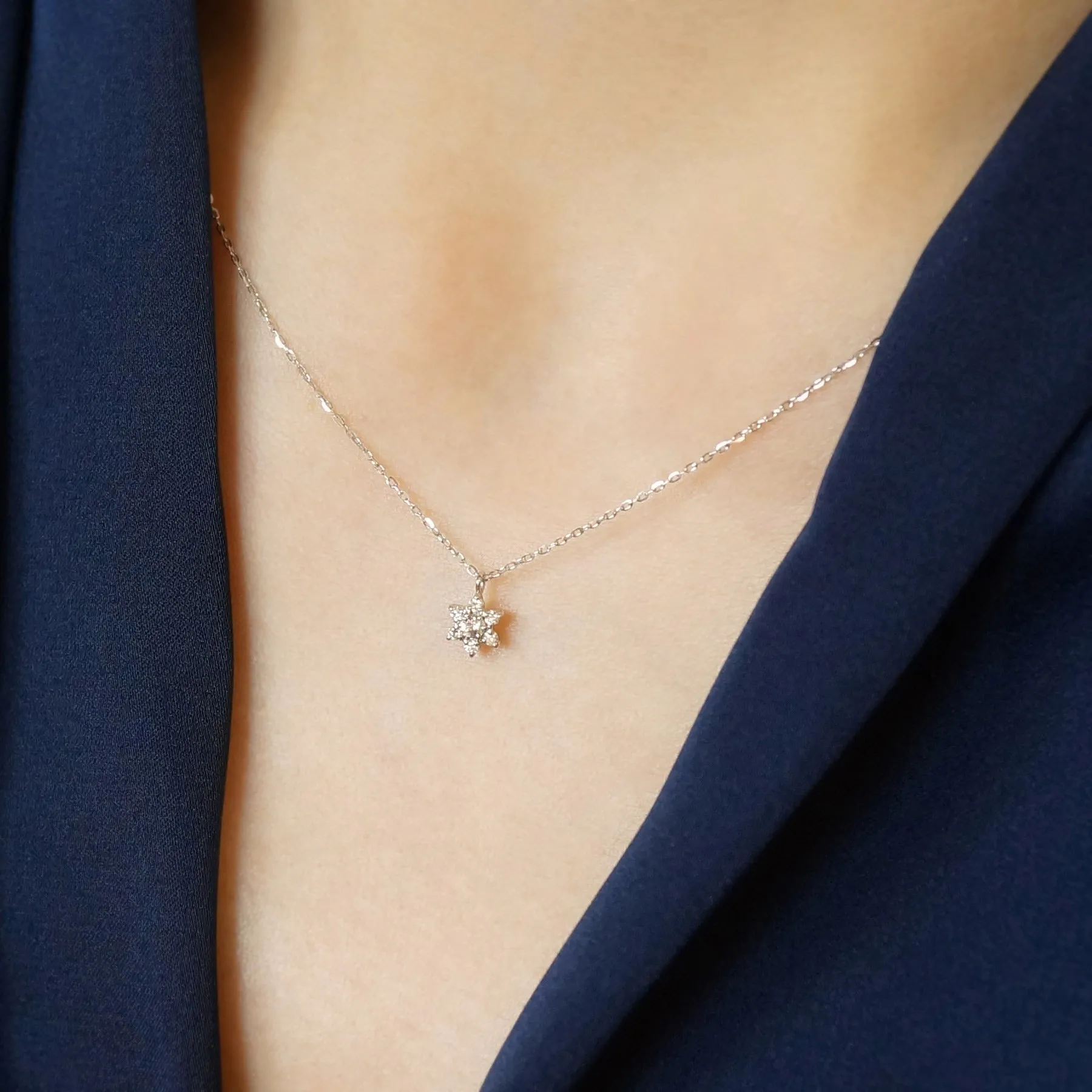 10K White Gold Diamond Lumiere Mini Necklace