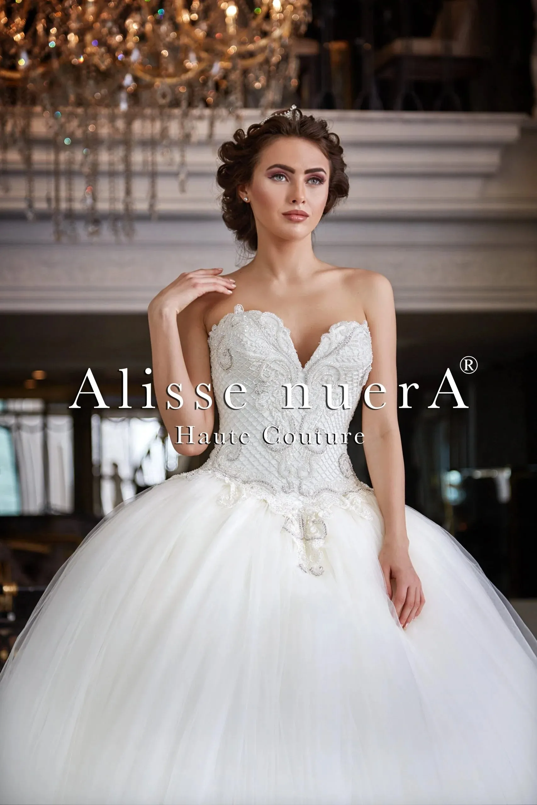 Diamond White Embroidery Wedding Dress with Crystal Beaded Neck Accessory