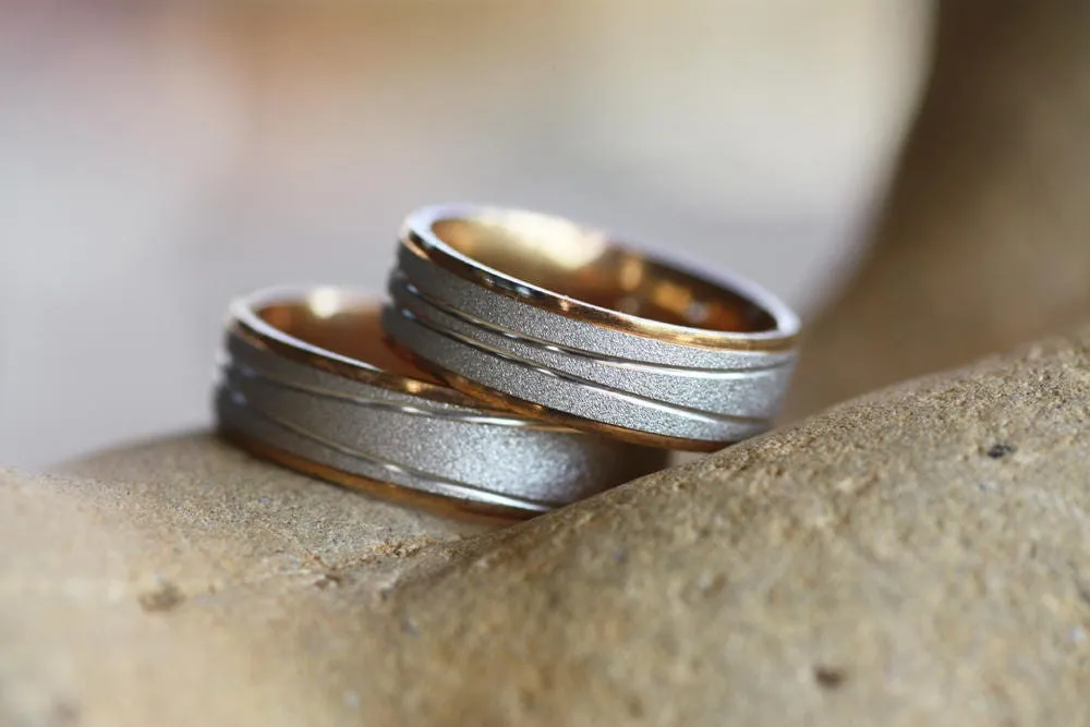 Gold 14K wedding ring with Diamonds ring
